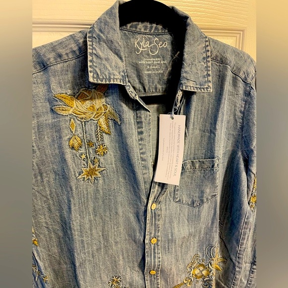 Kyla long sleeves Embroidered Denim Shirt in XSmall NWT - Picture 5 of 10